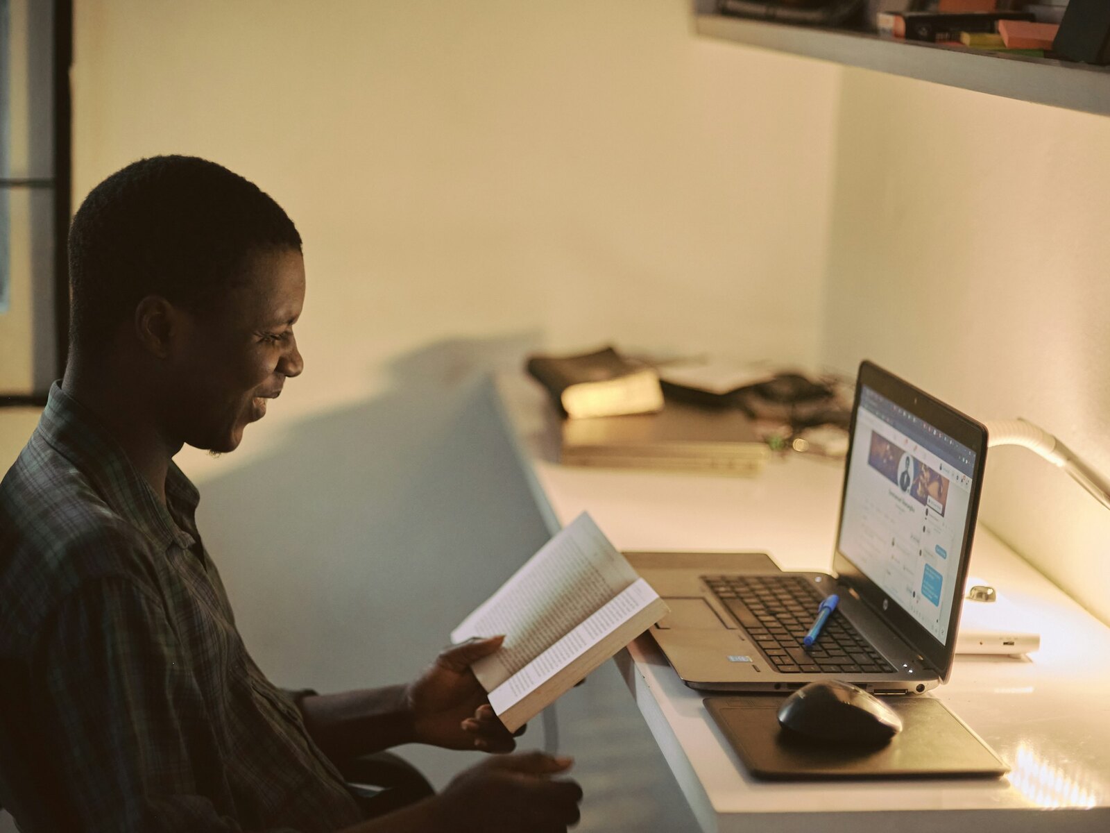 A student learning online